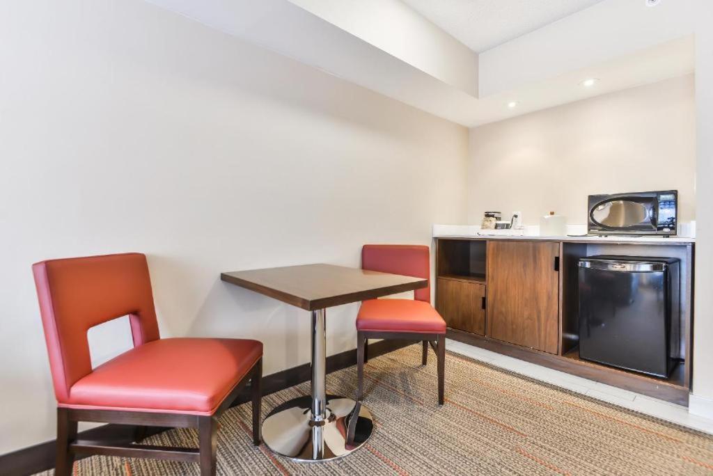 Four Points By Sheraton Barrie Exteriér fotografie