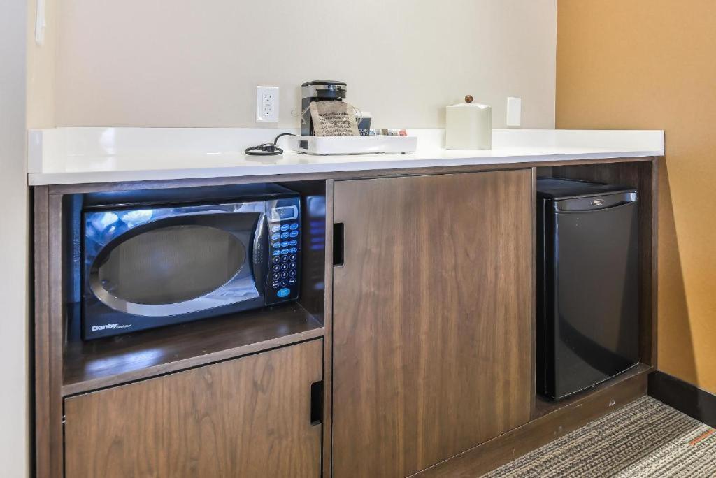 Four Points By Sheraton Barrie Exteriér fotografie